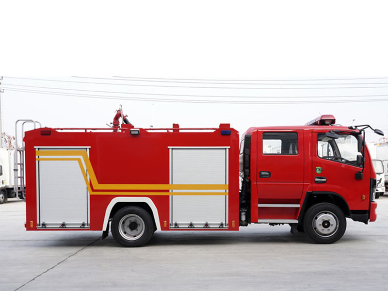 3.5方多利卡水罐消防車