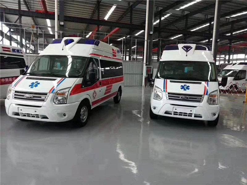 福特V348長(zhǎng)軸高福星頂救護(hù)車(chē)